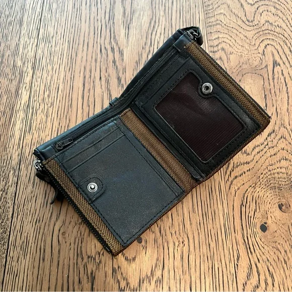 Black and Brown Unisex Pocket Wallet with zippers and compartments - Picture 3 of 10